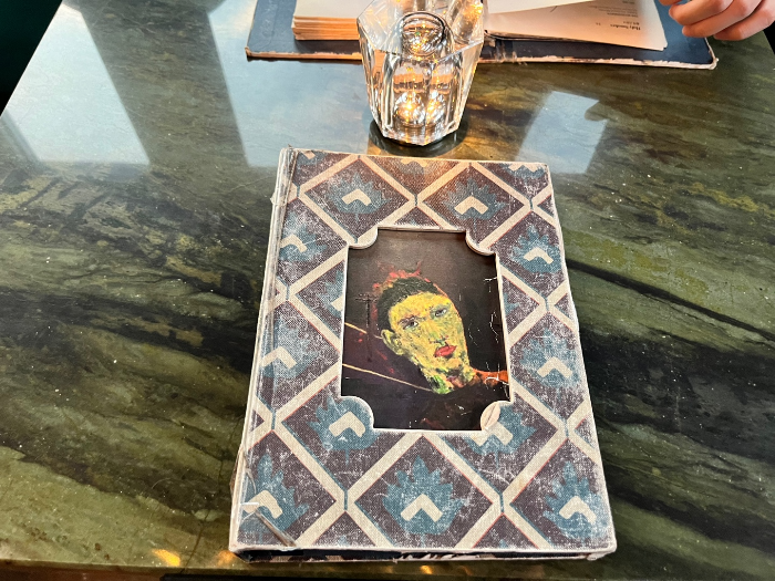 칵테일바 어글리 메뉴판