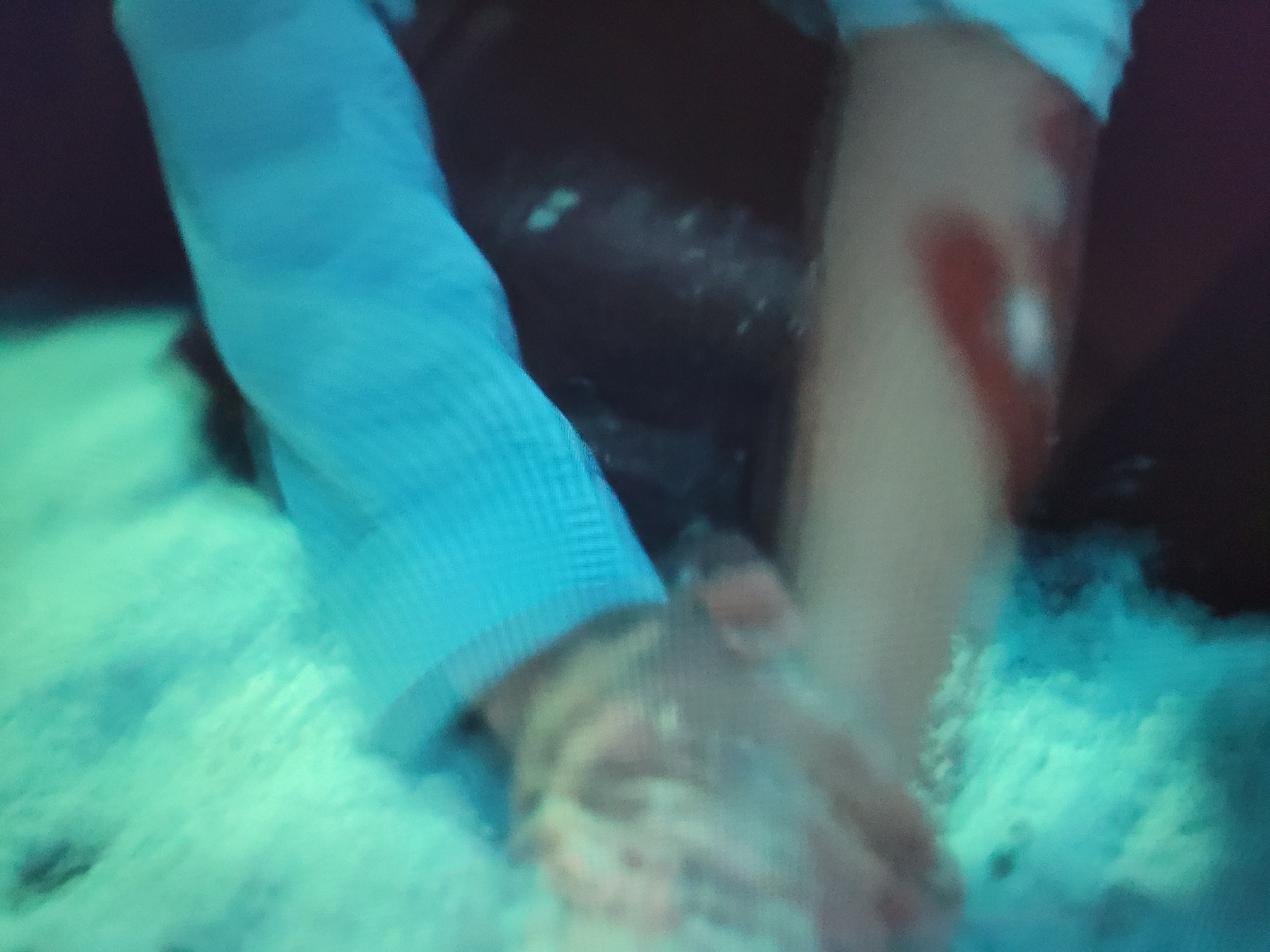 눈으로-몸을-닦는-장면