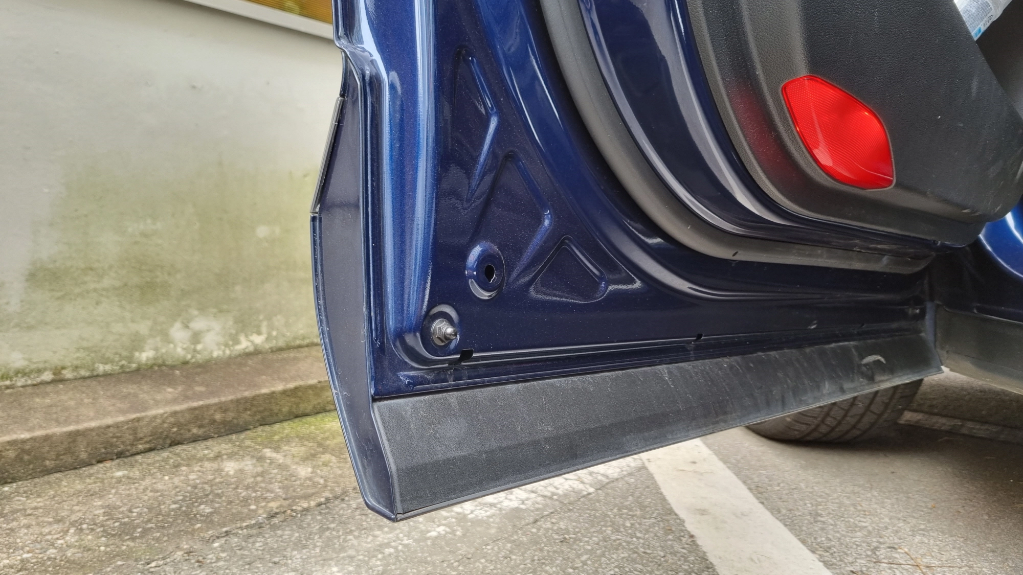 도어 오버슬램 끼우는 곳