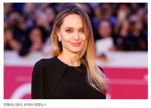 난소암 가족력이 있어서 BRCA 검사 후 예방적 절제술을 한 안젤리나 졸리