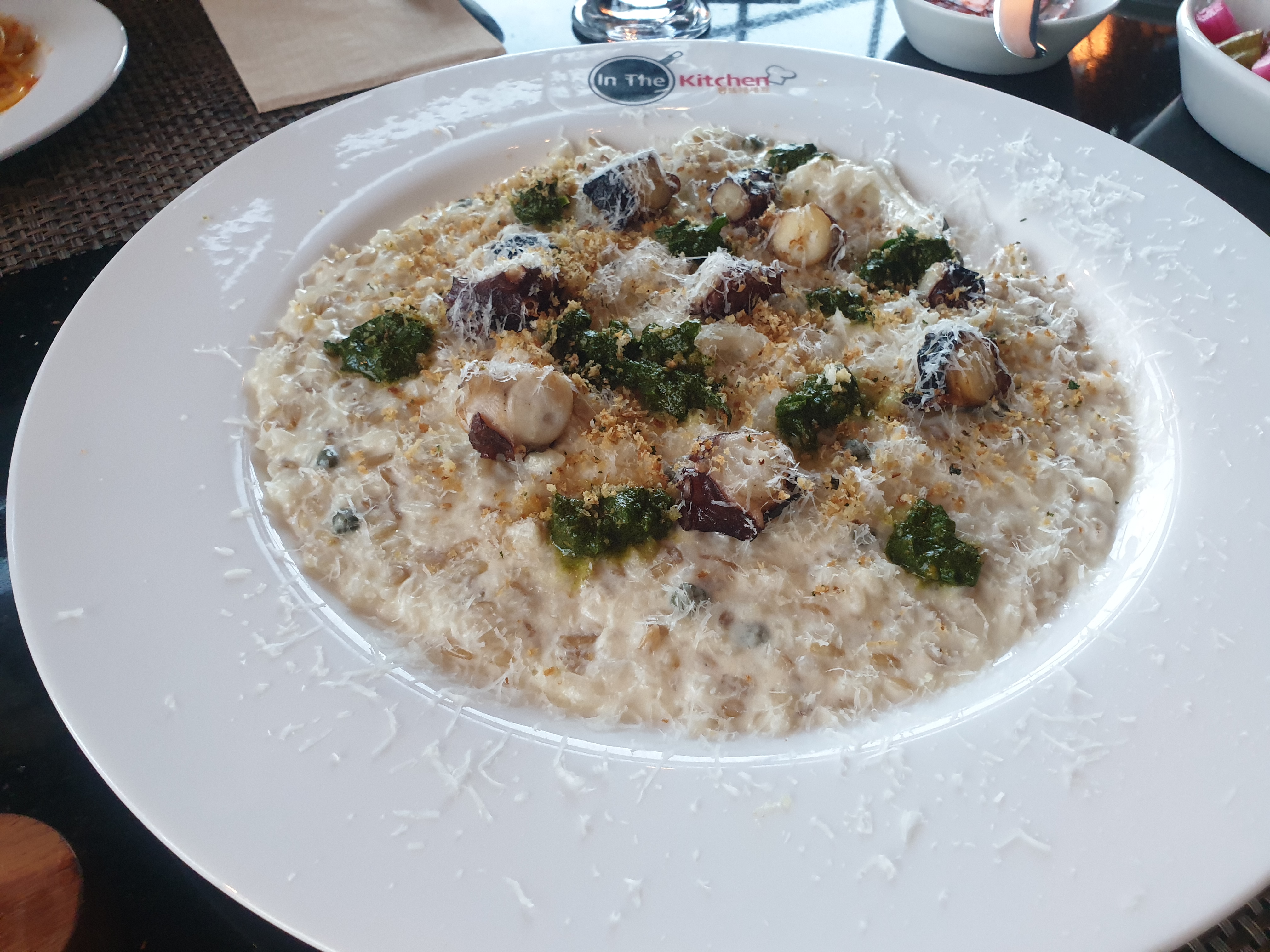 청담동 인더키친 몽뜨레쉐프 문어콩피 리조뜨