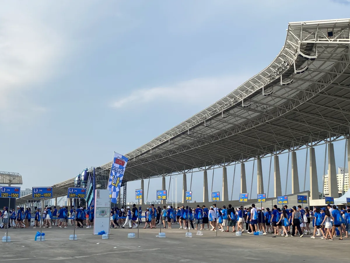 싸이-흠뻑쇼-2024-인천-공연-준비물,-굿즈,-라구역-5000번대-지연입장후기
