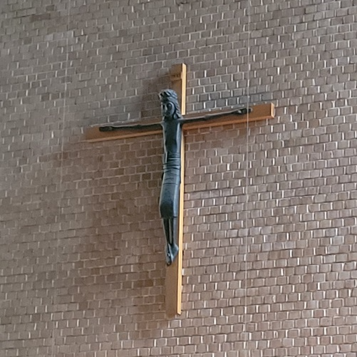 서울 목동성당 성전 안에 있는 십자고상입니다. 최종태 요셉 선생님의 작품입니다.