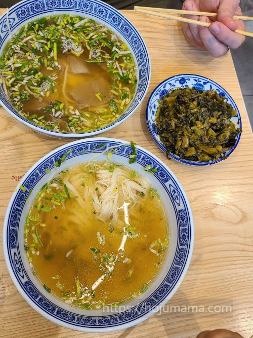 1919 Lanzhou Beef Noodle 기본 란저우 쇠고기 국수, 추가 국수 그리고 절인 양배추