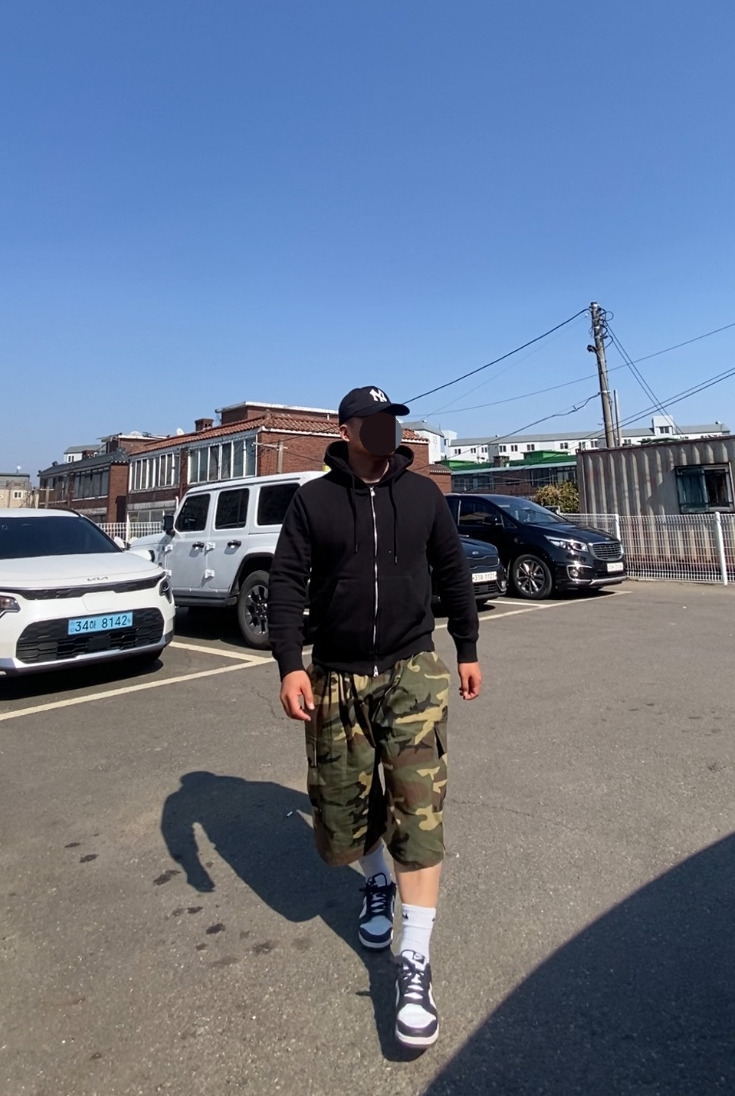 데일리룩('26. 3. 28.)엠엘비 뉴에라 Q핏언스트럭쳐 볼캡, 무신사스탠다드 보아 후드티, 카고브로스 카모플라쥬 카모 벌룬 버뮤다팬츠, 나이키 양말삭스, 나이키 덩크로우 범고래