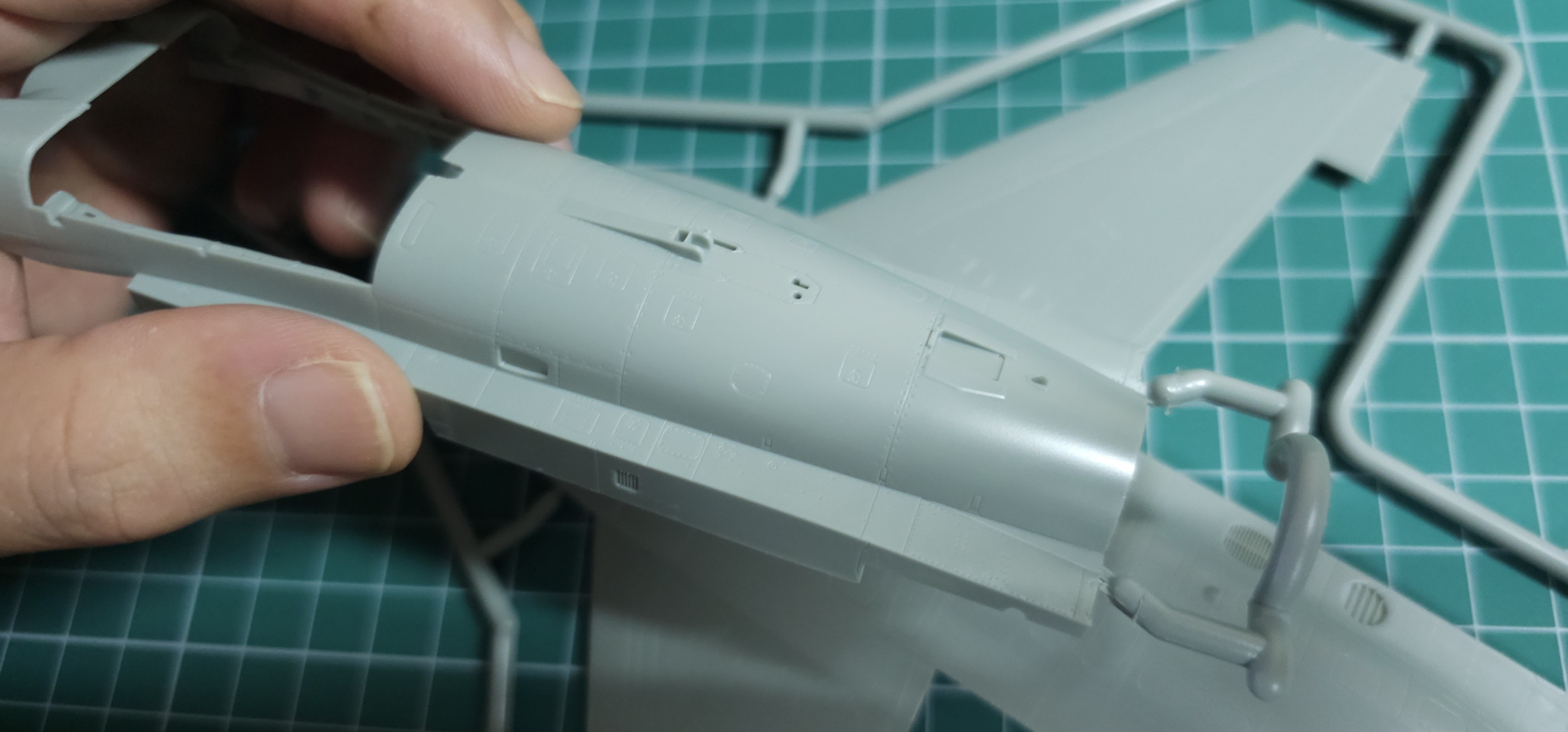 동체-하부-부품