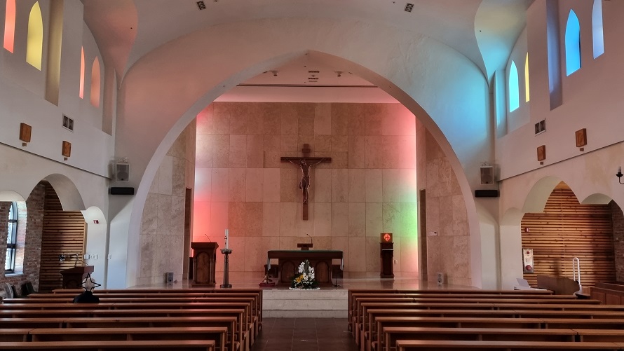 청주 새터성당 십자고상, 제대, 제단, 감실 사진