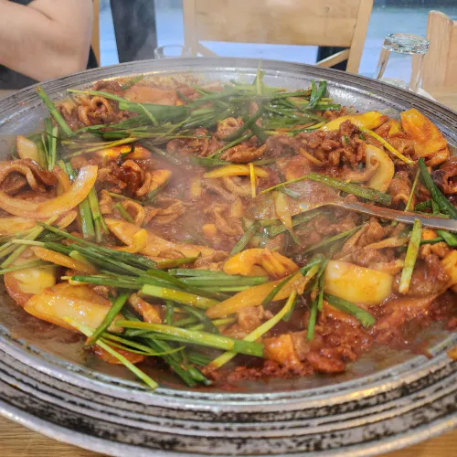 대결 맛 대 맛 능이버섯백숙 vs 더덕오리주물럭