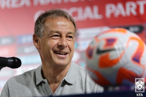 클린스만 감독 기자회견 인터뷰 사진 이미지입니다.