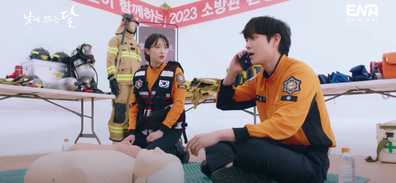 낮에뜨는달_1회