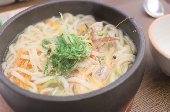 한국의 국수 요리: 잔치국수와 칼국수의 풍미