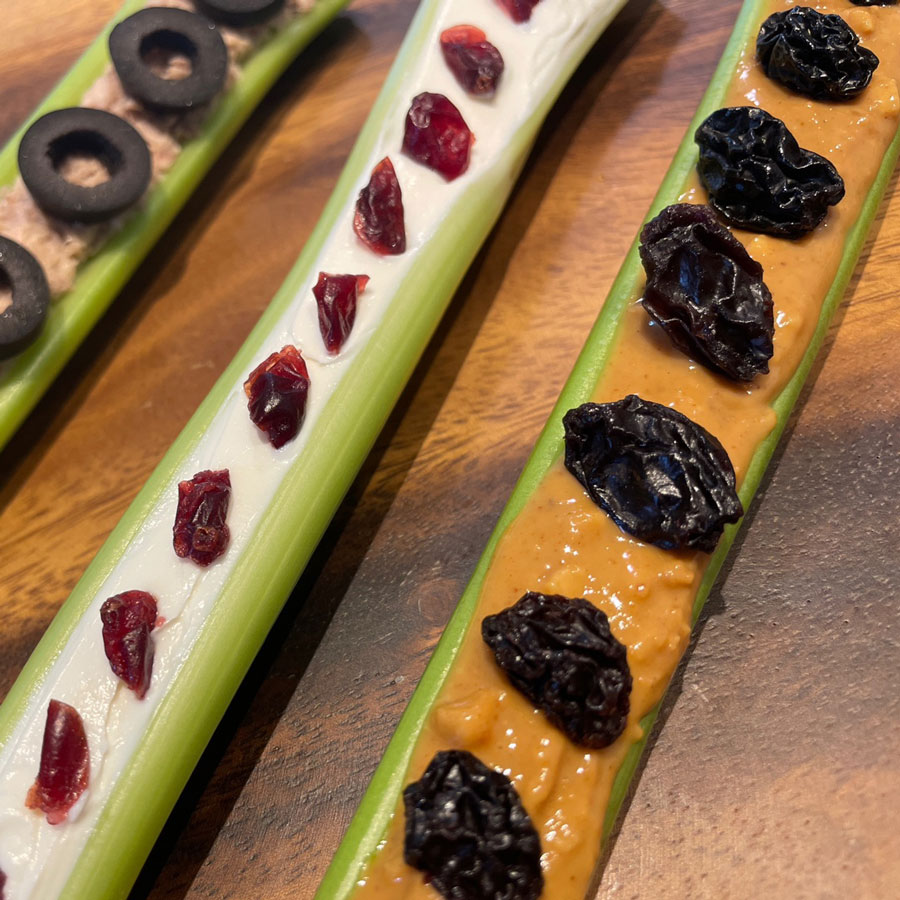 앤츠온어로그 - 샐러리 먹는법, 애플TREE하우스