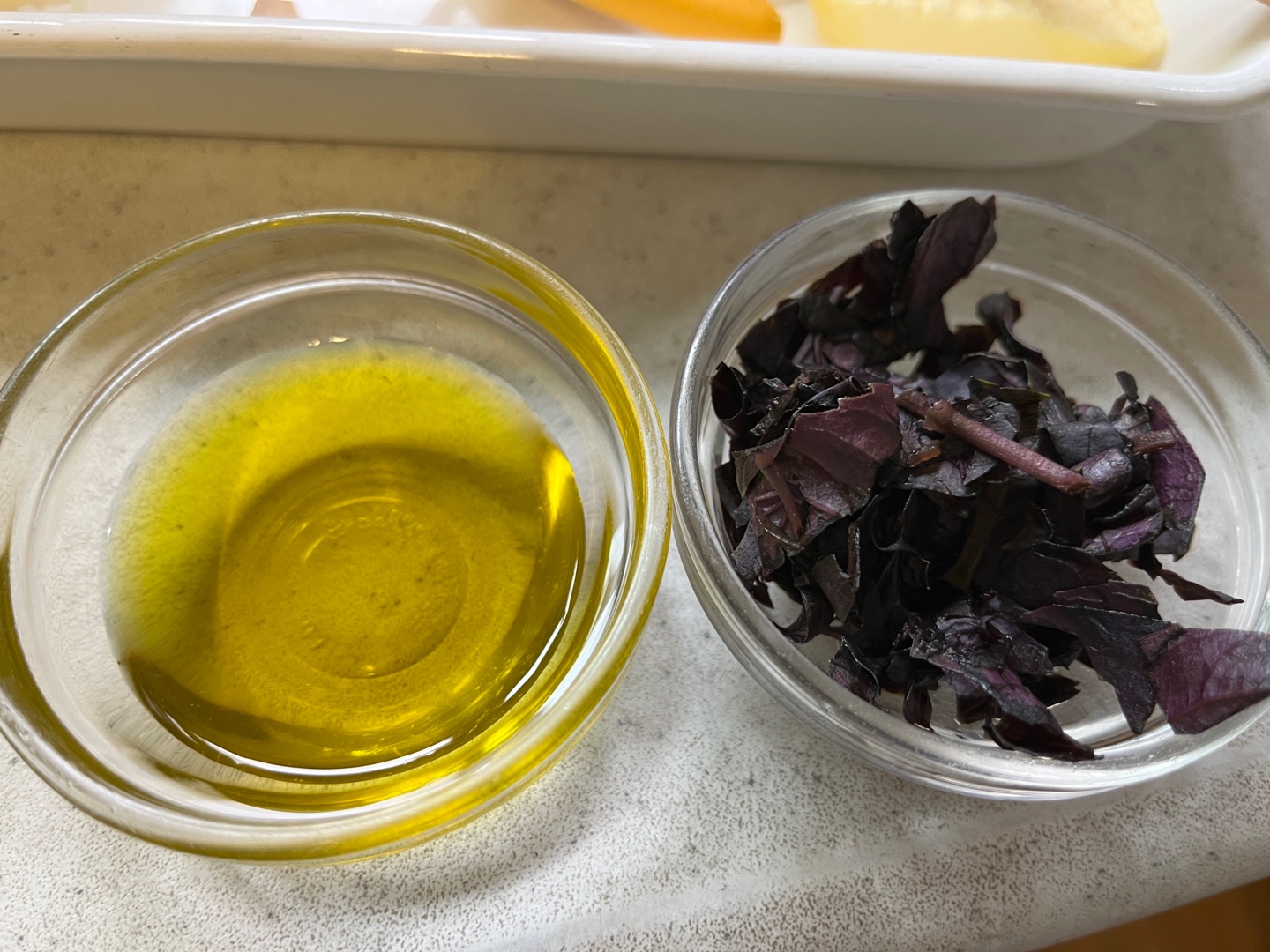 올리브유와-바질