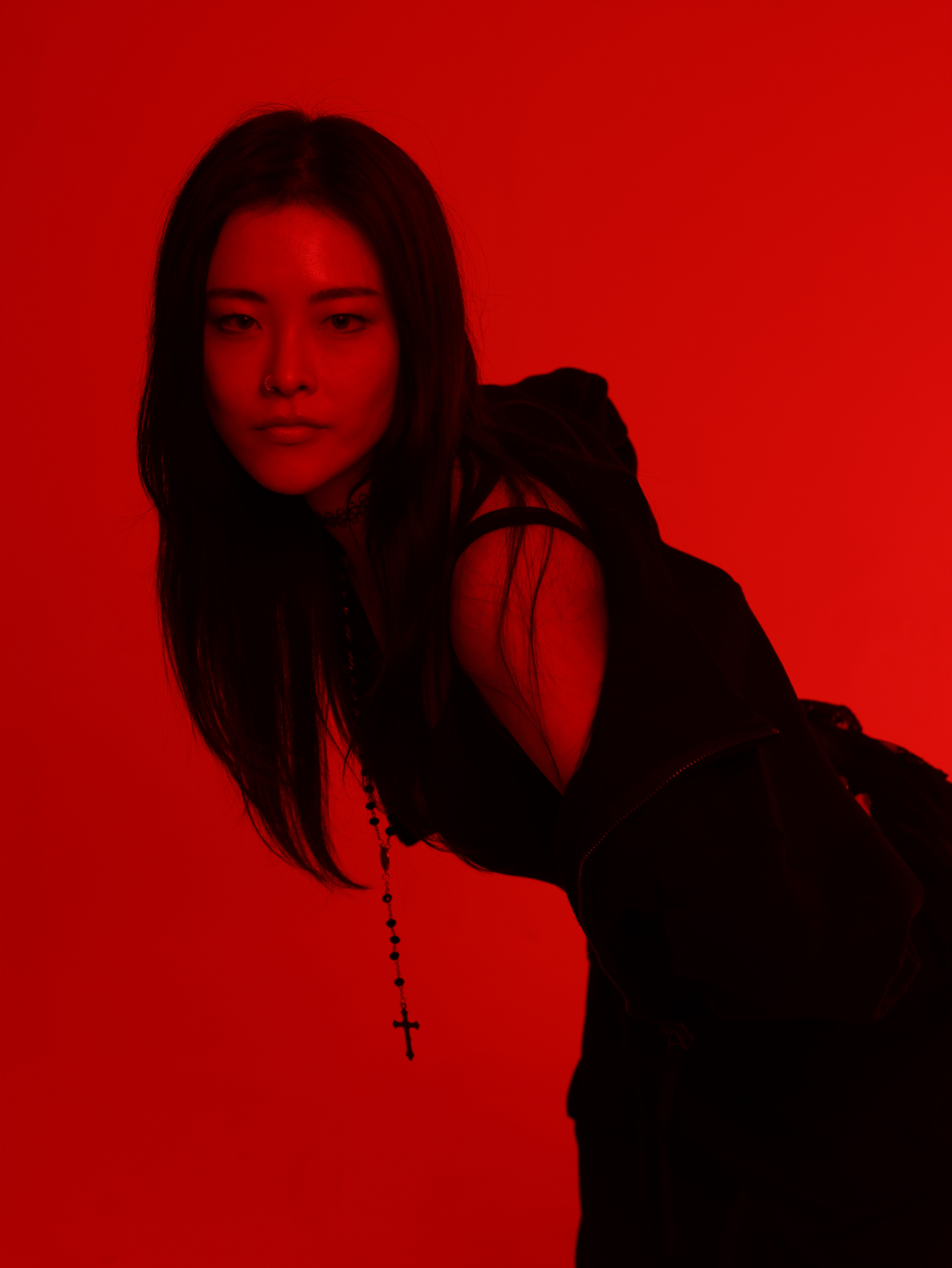 천안 프로필사진 순백스튜디오 — 레드 조명으로 담은 인플루언서 프로필 2
