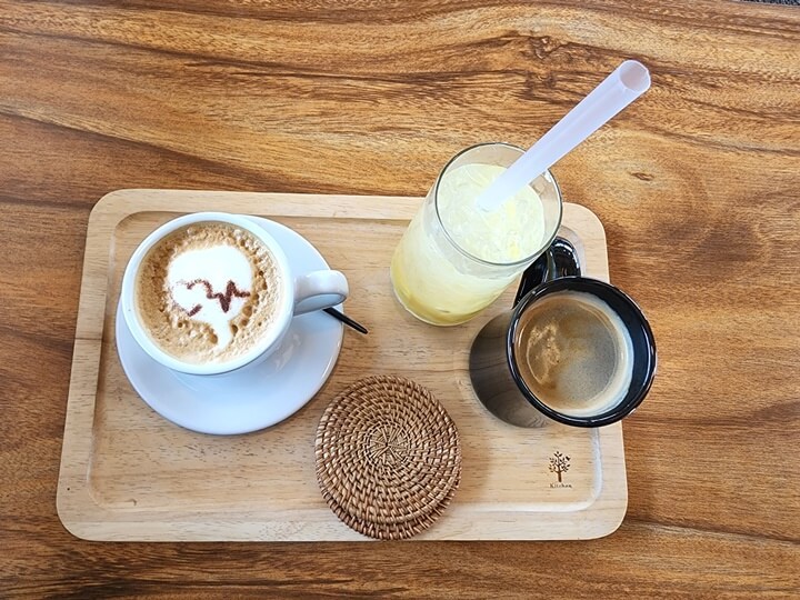 커피2잔과 레몬아이스티