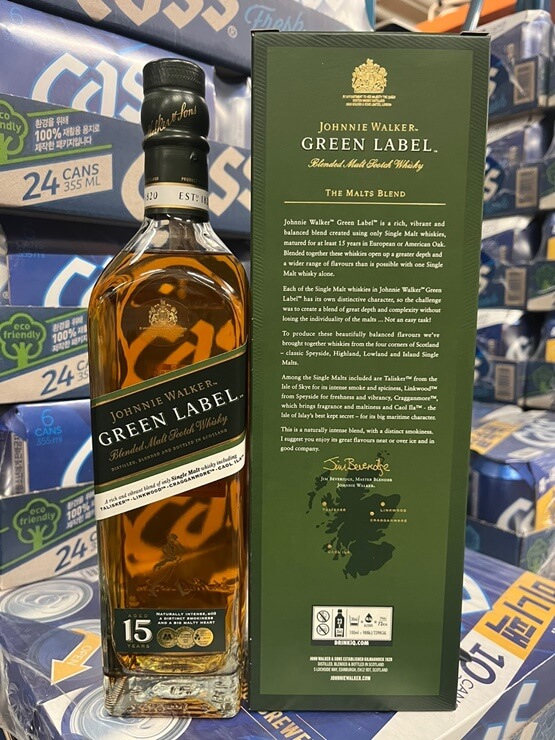 케이스 뒷편에 그린라벨 위스키 상세하게 설명