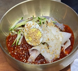 비빔냉면
