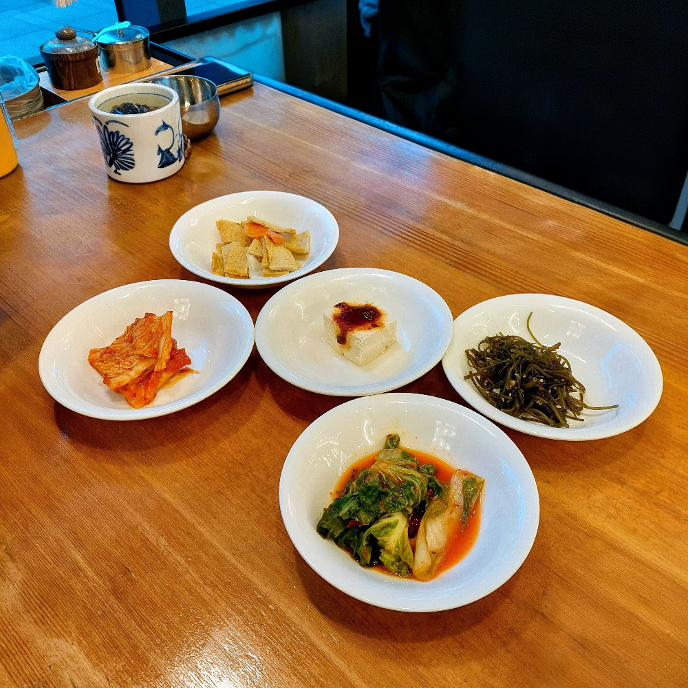 금수복국 기본 반찬 사진