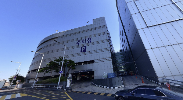 롯데백화점 청량리점 주차장 입구