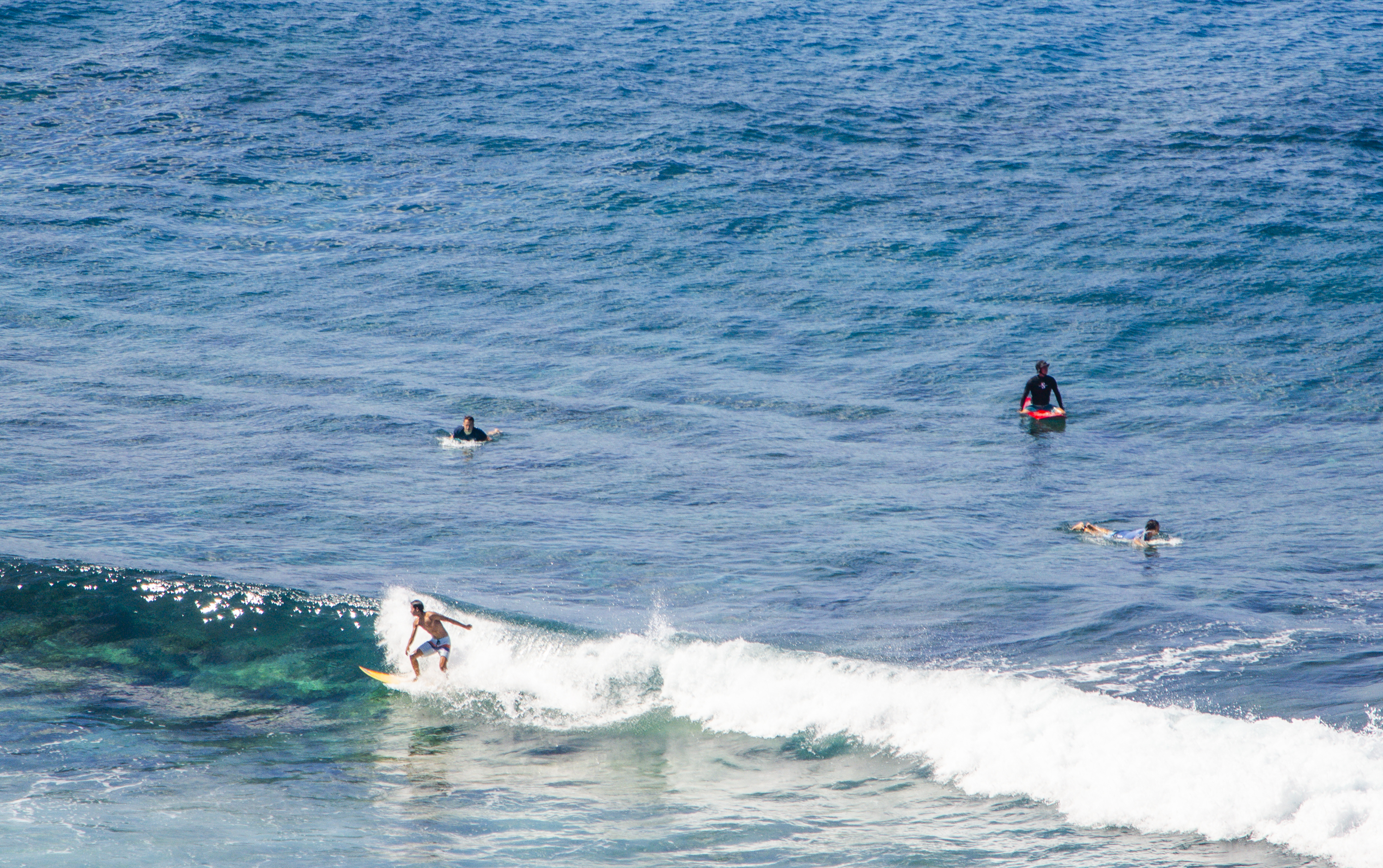 괌에서 서핑하기