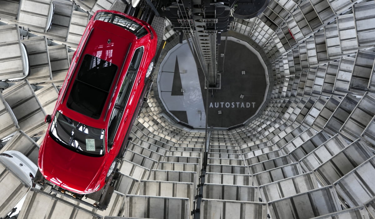 폭스바겐이 독일 내 자동차 공장과 중국 공장 페쇄를 앞두고 있다.