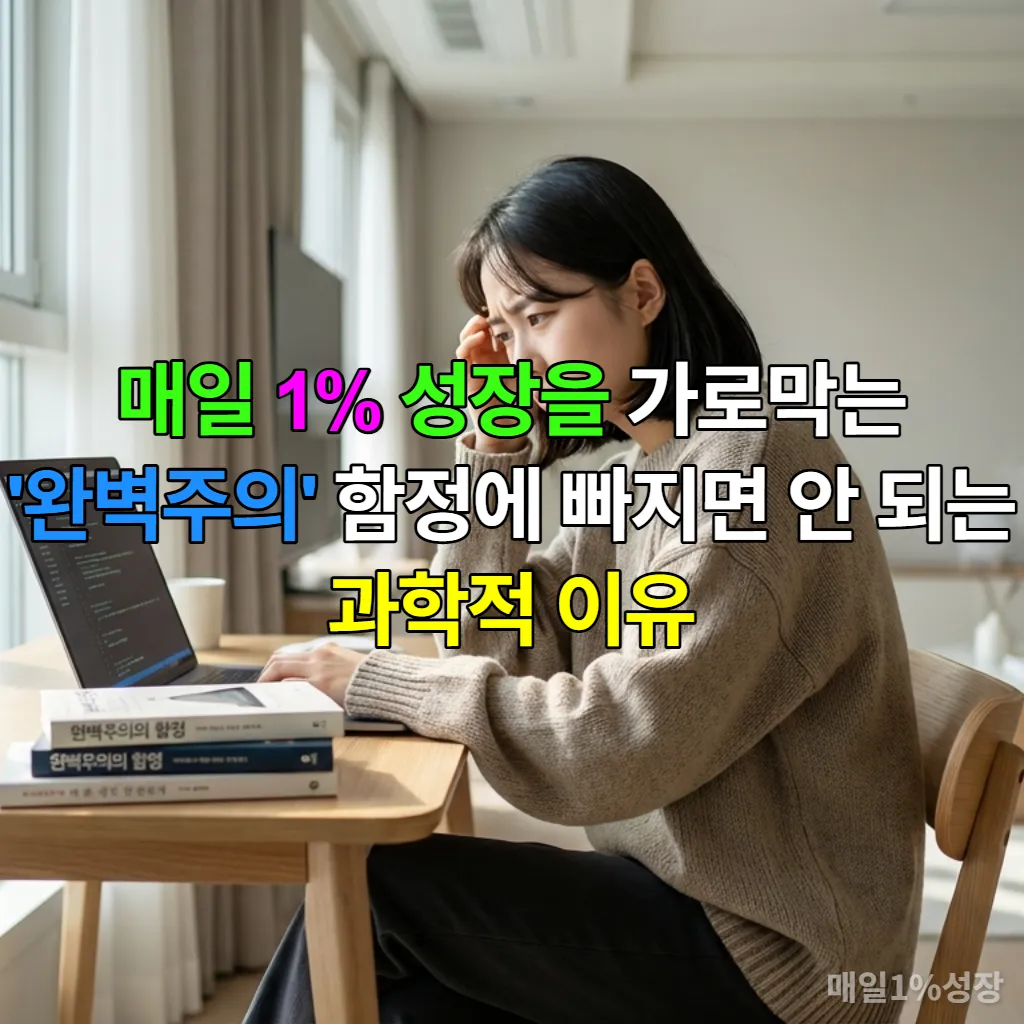 책상에 앉아 노트북을 보며 생각에 잠긴 한국인 여성