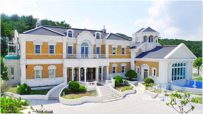 드라마 하우스 본채 정면