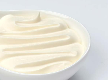 그릇에 담긴 마요네즈 왜 마요네즈 일까