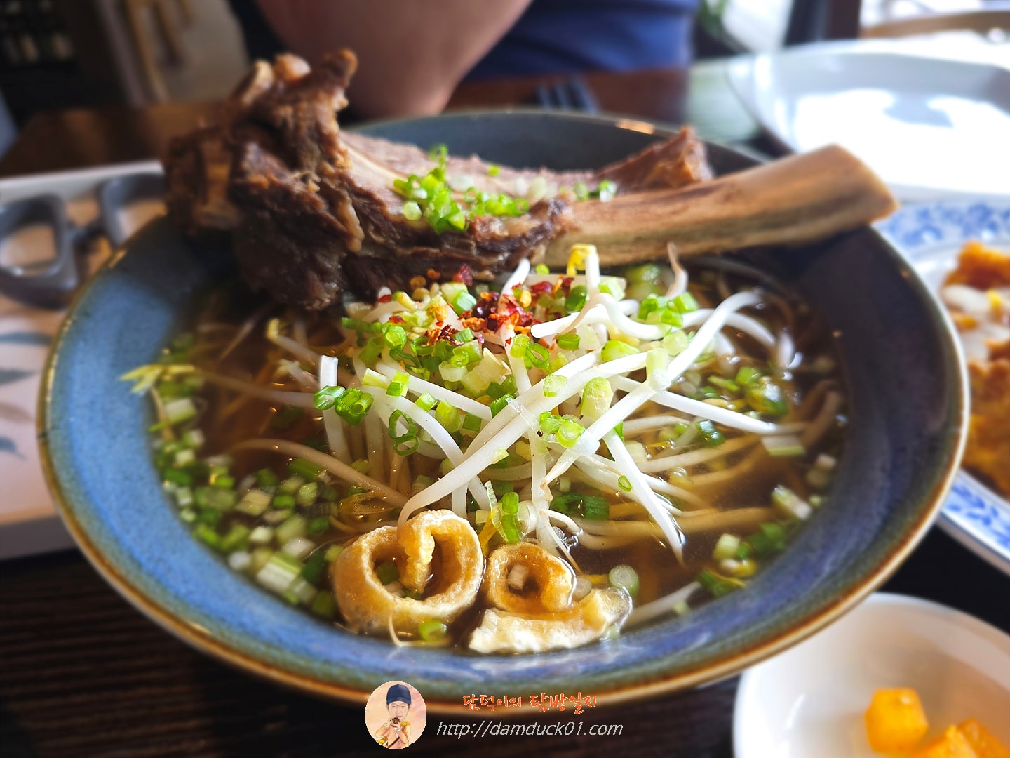 람부뜨리 쌀국수