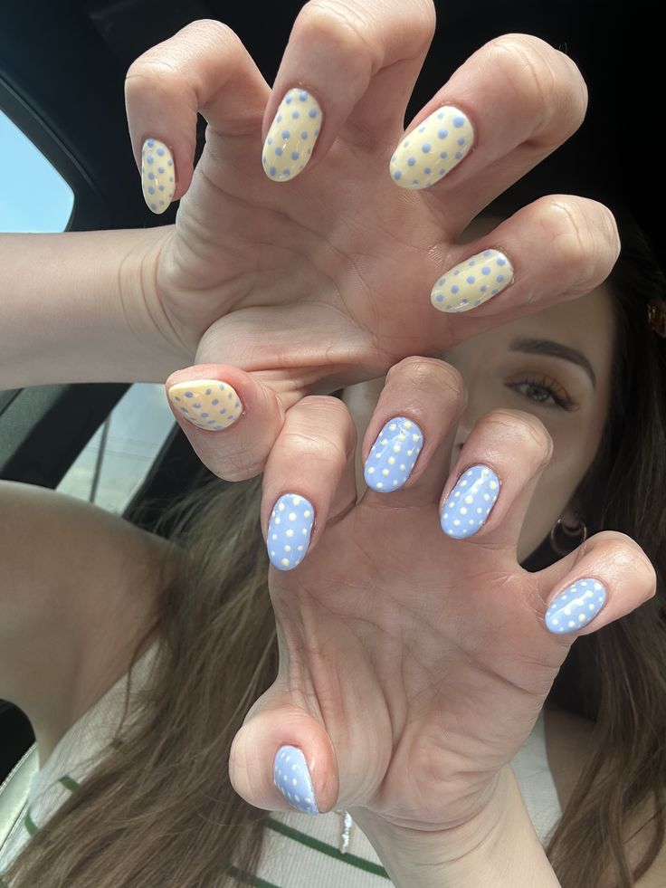 다양한 도트 네일