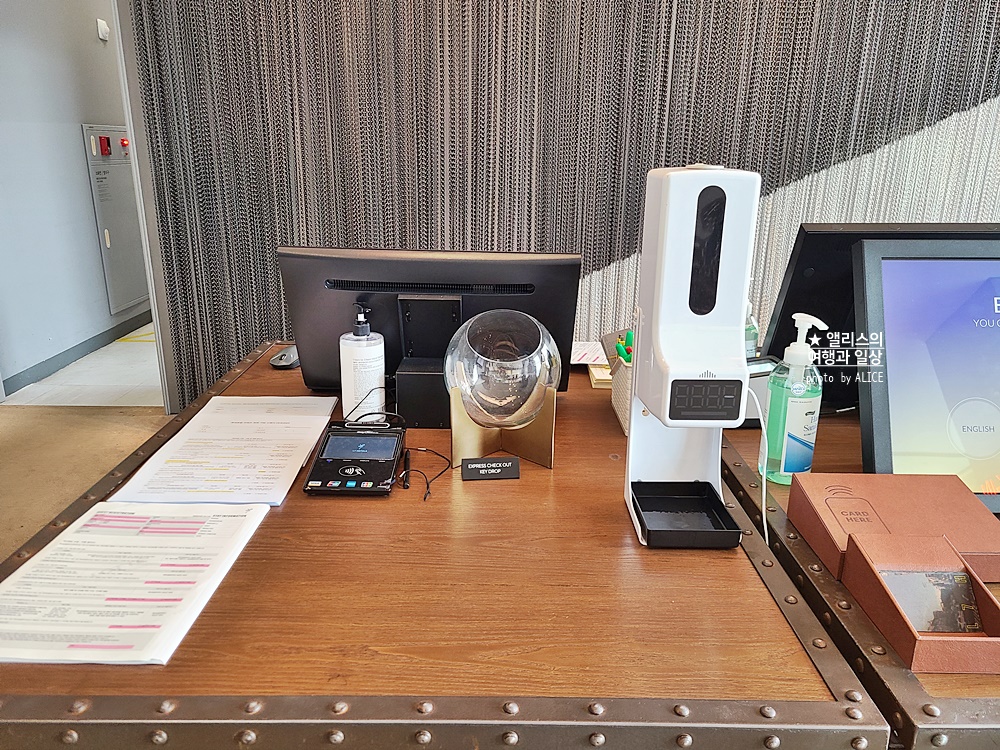 L7 홍대 바이 롯데 루프탑 수영장, 체크인, 블루 루프 라운지 & 비즈니스 센터 후기