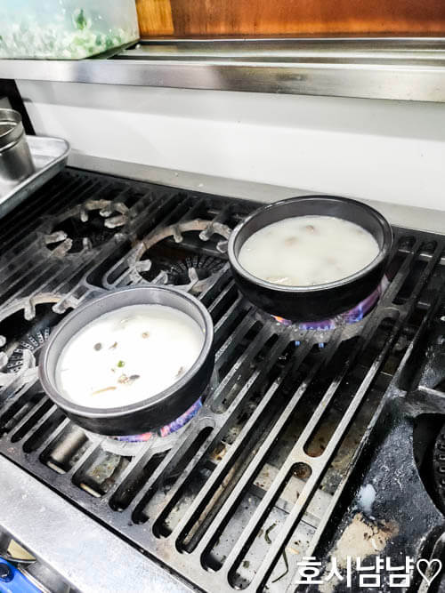 하남순대국 조리 공간 &ndash; 국 끏이는 모습