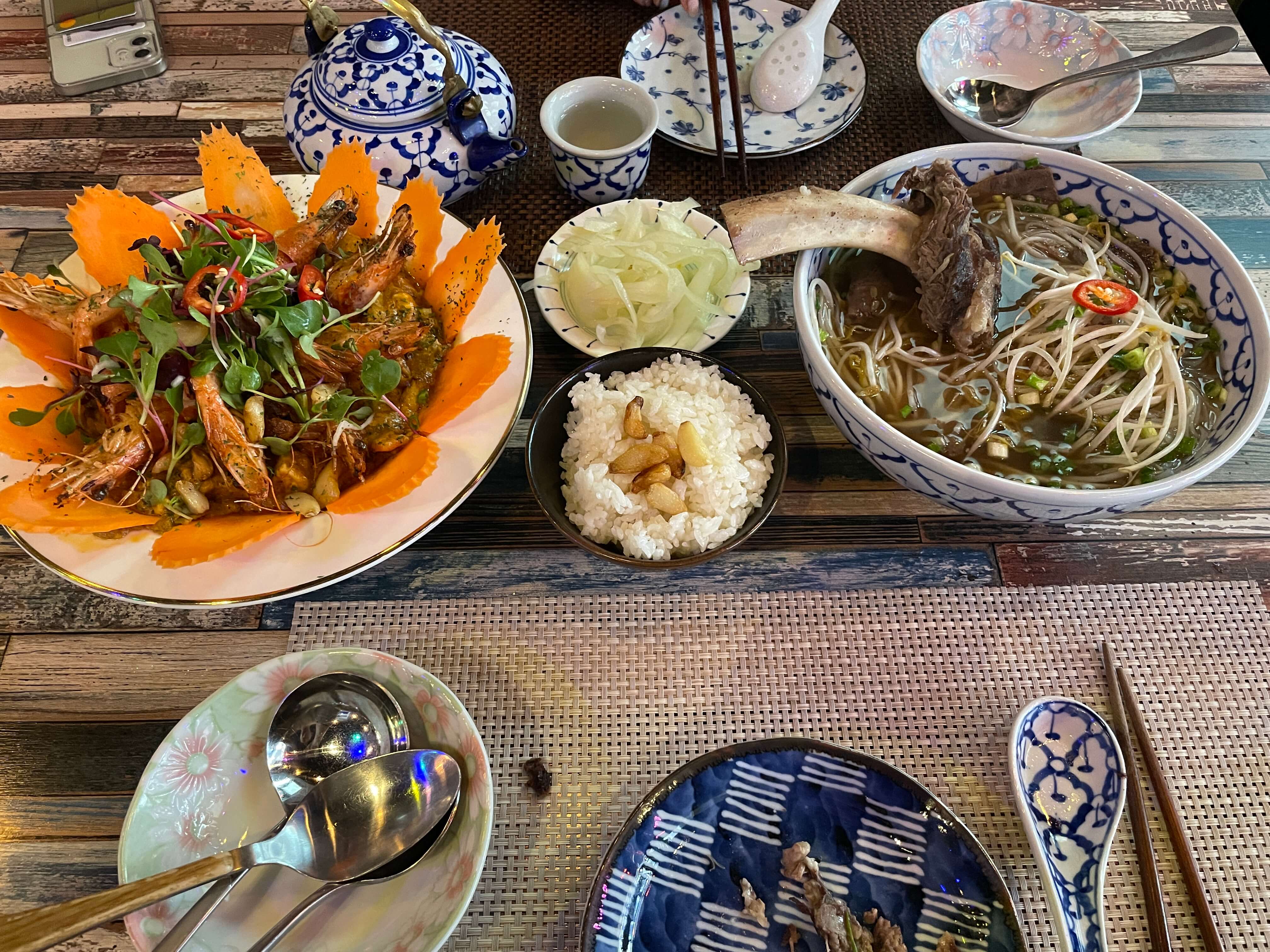 꾸팟뽕커리-소고기쌀국수