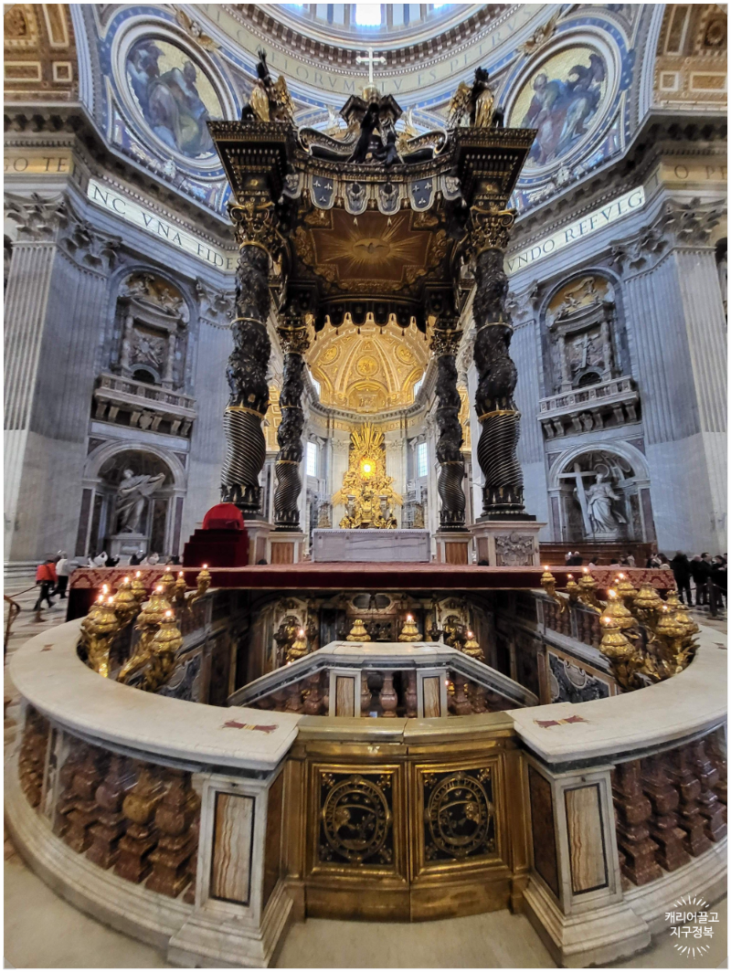 성 베드로의 무덤 1층 제단에서 내려다본 뷰
