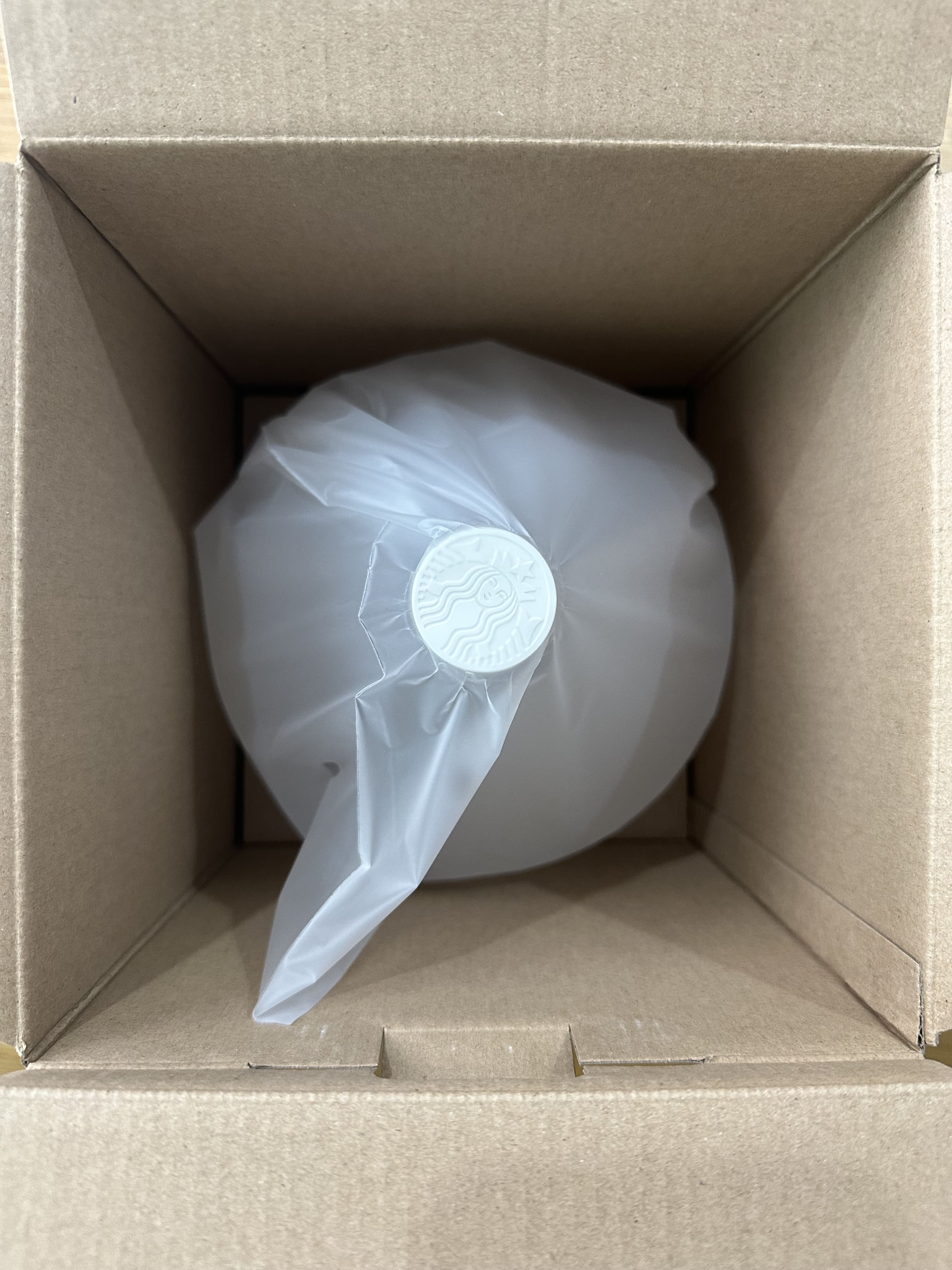 2024-윈터-이프리퀀시-스타벅스-보나키아-화이트-박스-3