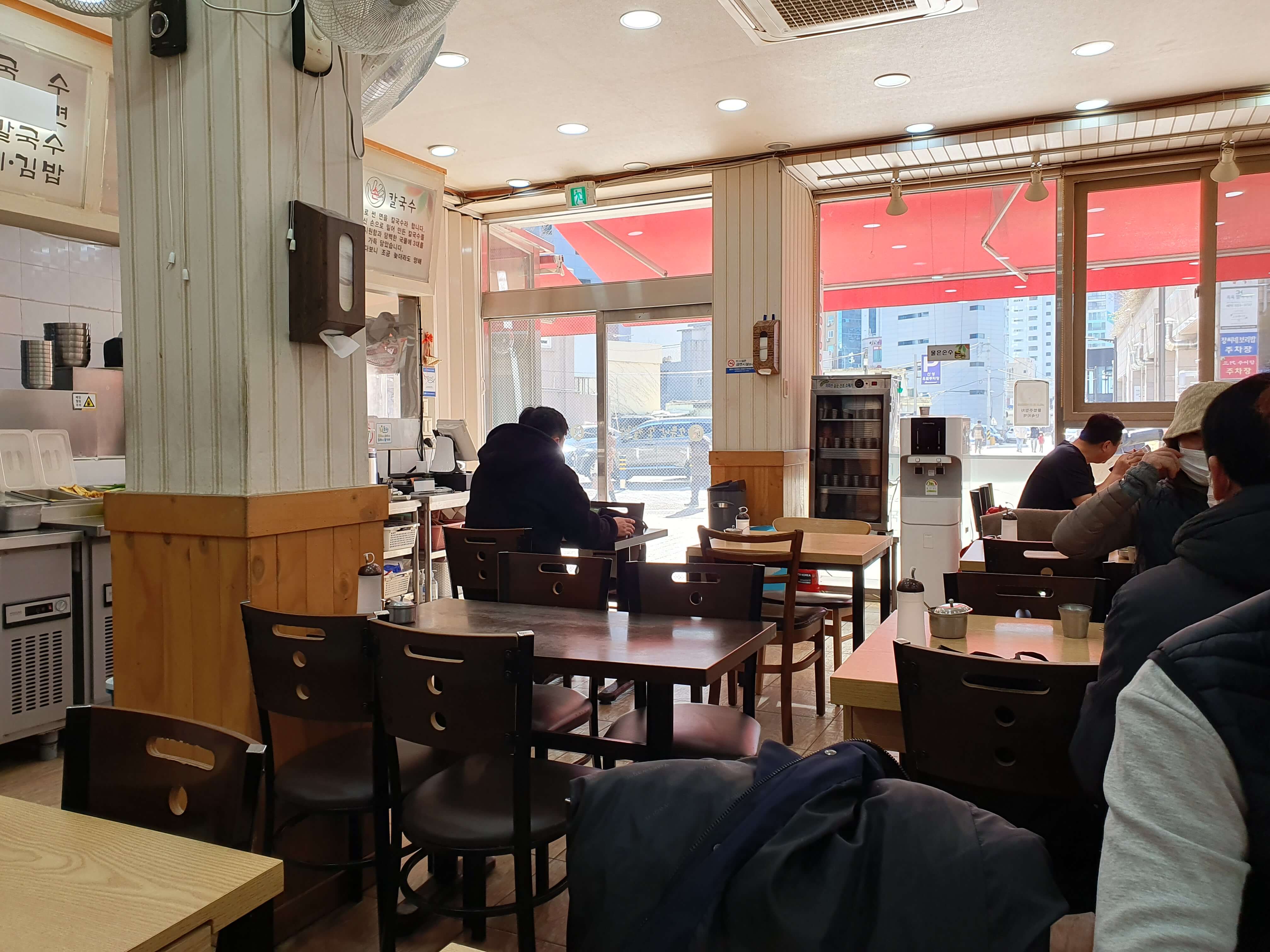 소문난손칼국수-식당 내부