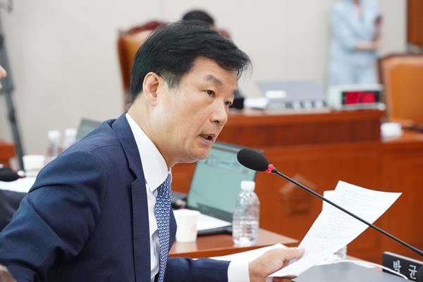박균택 의원 법무부 국정감사 회의 모습
