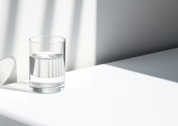 아침 공복에 물을 마시는 습관이 주는 이점과 주의할 점