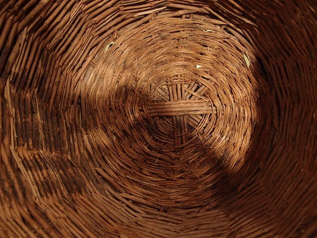 먼 친척보다 가까운 이웃이 낫다 – 공동체 중심 문화가 만든 정서의 힘