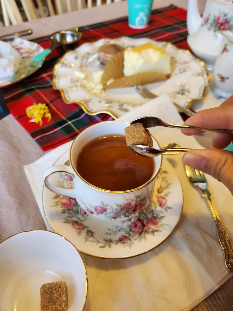 밀크티에 설탕 넣기