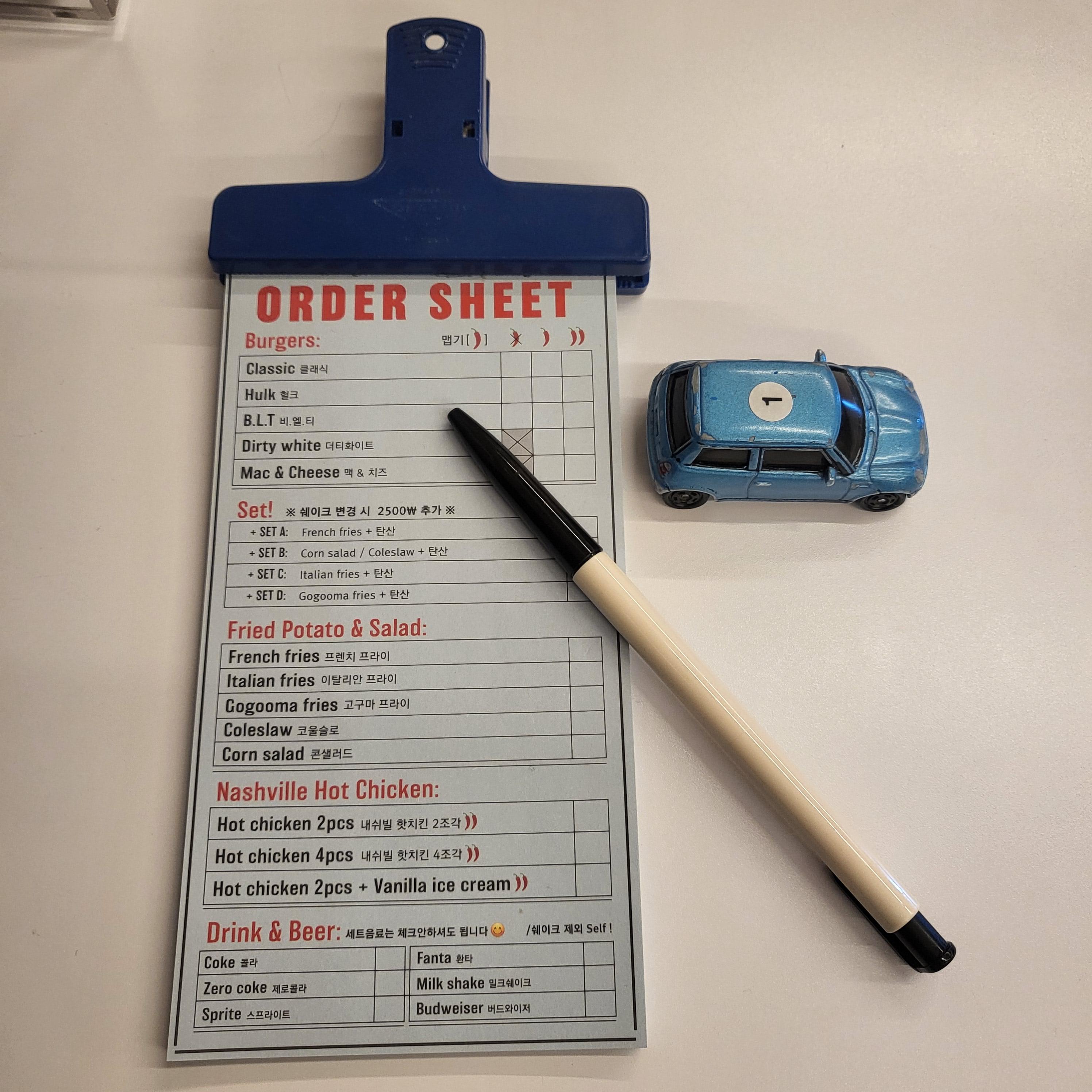 치킨버거클럽 메뉴판