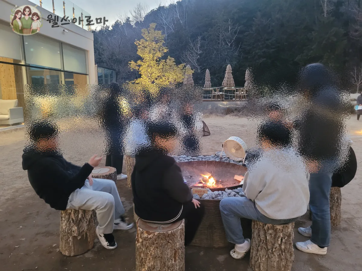 사하구-카페시온-캠프파이어하는아이들