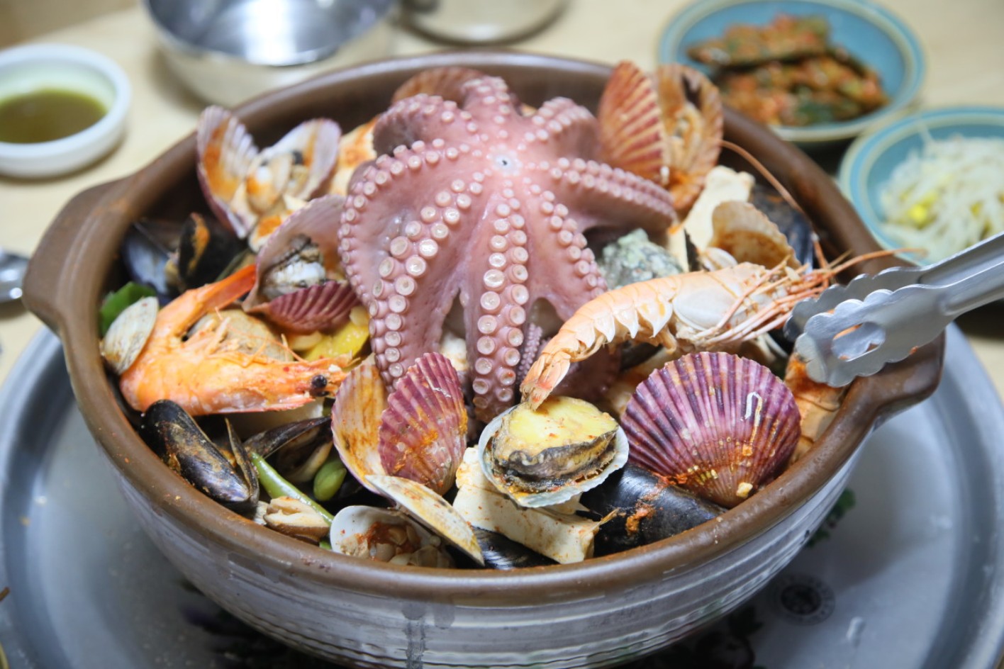 해물뚝배기. 출처 - 항만식당