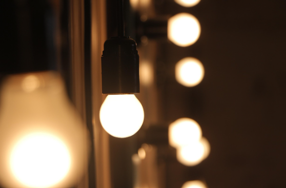 1평 확장시키는 착시 인테리어 빛 색 구조 활용법