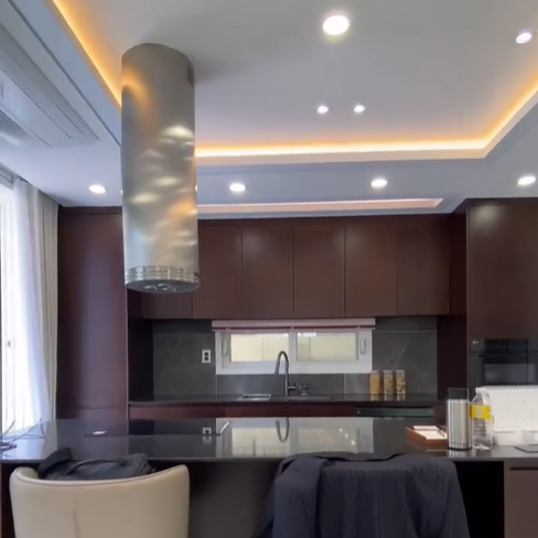 럭셔리한 주방으로 어머니들이 좋아할수 밖에 없는 인테리어 구조를 갖고 있다.