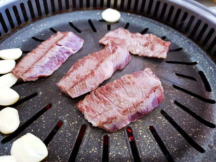 토요일은 밥이좋아 예산 예당호 출렁다리 광시한우 맛집 정육 식당 한우 암소 숯불 직화 구이 예산10미 현지인 추천 토밥 좋아 방송정보