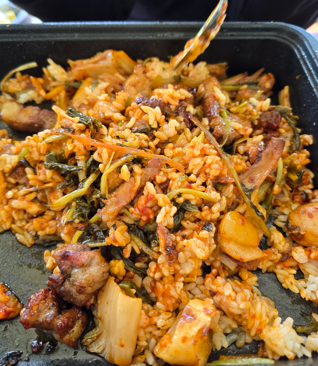 남은고기와 김치로 볶음밥