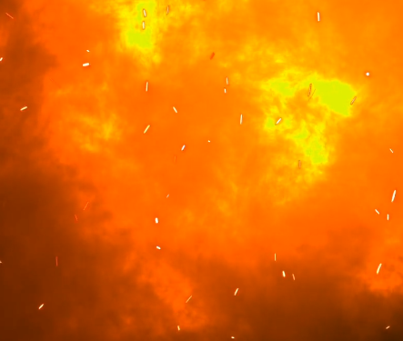 화염에 휩싸여 불만 가득한 사진