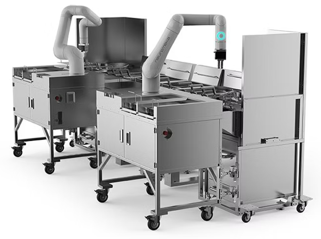 주방에서 치킨을 조리하고 있는 뉴로메카의 푸드테크 협동로봇 솔루션