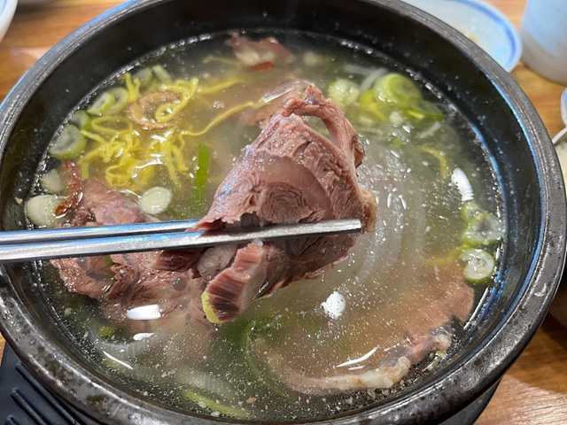 부산 수영구 광안리 맛집 현지인 추천 부산여행 로망스 대영횟집 석화연 수변최고돼지국밥 마담에뽀끄 아메리칸빌리지 진곰탕진해장 오륙도횟집 디에이블 무쇠김치삼겹